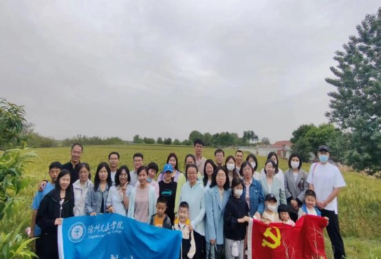 活动安排于早8点30在集合点集合