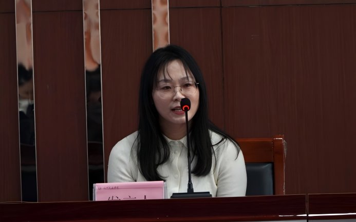 会议由科研处副处长卞景敏主持